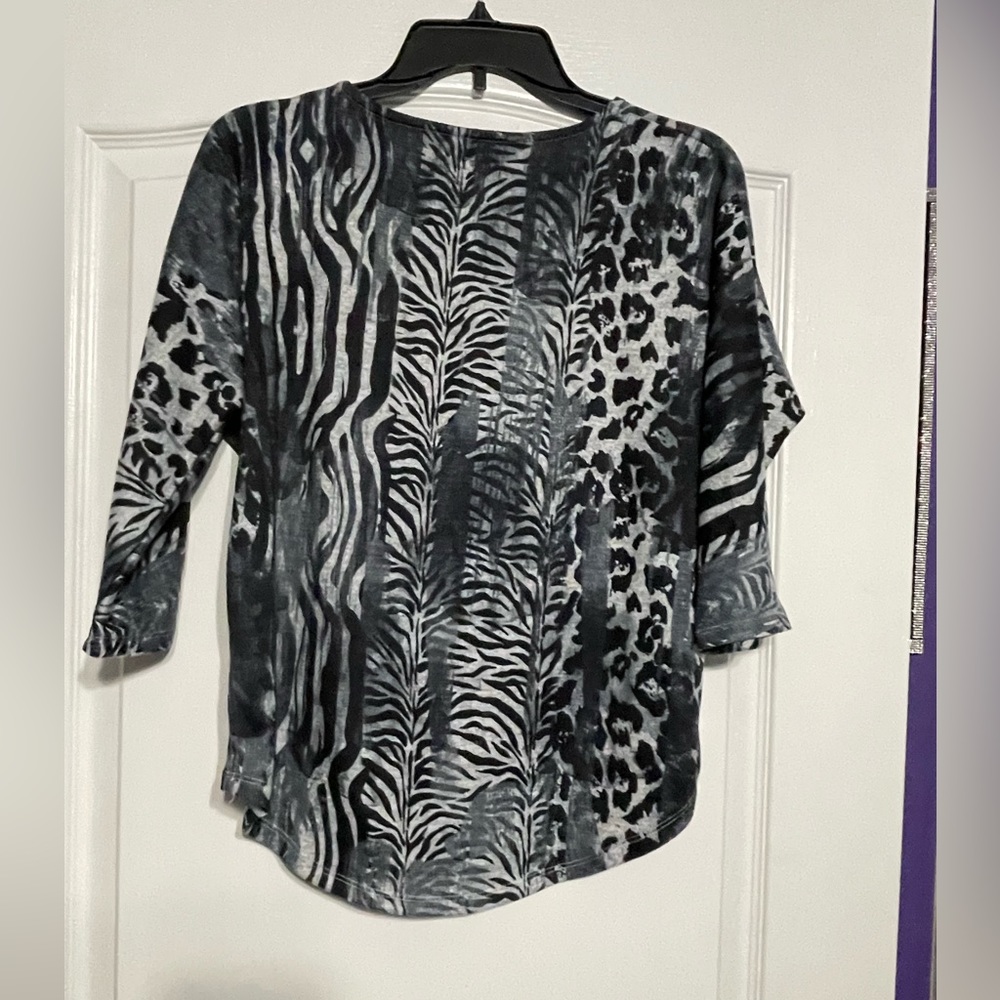 Leo & Nicole PS animal print blouse - Picture 2 of 4